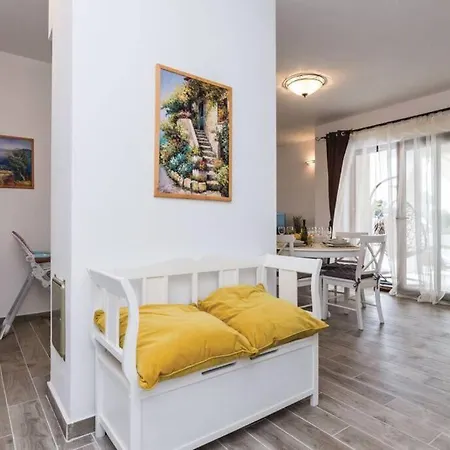 Feriehus Lux Stone House With Pool, Jacuzzi, Sauna Near Vrsi