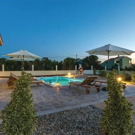 Lux Stone House With Pool, Jacuzzi, Sauna Near Feriehus *
