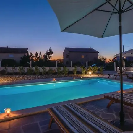 Lux Stone House With Pool, Jacuzzi, Sauna Near *