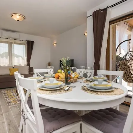 Lux Stone House With Pool, Jacuzzi, Sauna Near Feriehus *