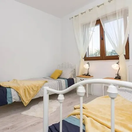 Feriehus Lux Stone House With Pool, Jacuzzi, Sauna Near Vrsi
