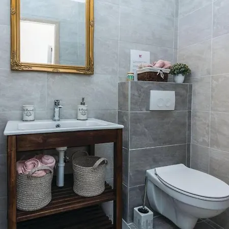 Feriehus Lux Stone House With Pool, Jacuzzi, Sauna Near Vrsi