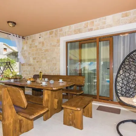 Feriehus Lux Stone House With Pool, Jacuzzi, Sauna Near Vrsi