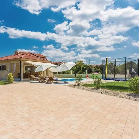 Lux Stone House With Pool, Jacuzzi, Sauna Near Feriehus