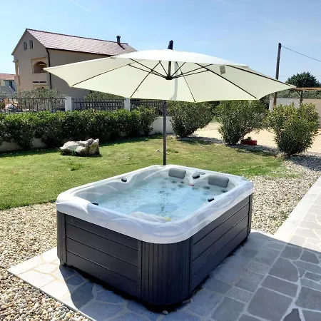 Feriehus Lux Stone House With Pool, Jacuzzi, Sauna Near *