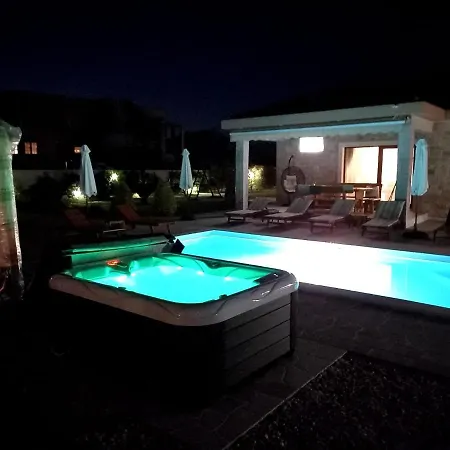 Lux Stone House With Pool, Jacuzzi, Sauna Near Feriehus *